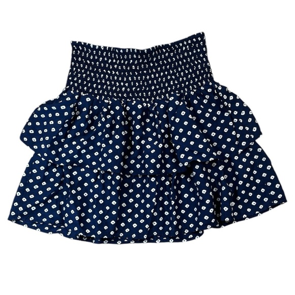 Vineyard Vines Dresses & Skirts - Vineyard Vines Navy Tiered Mini Skirt Stingray Print EUC Sz Medium M Elastic